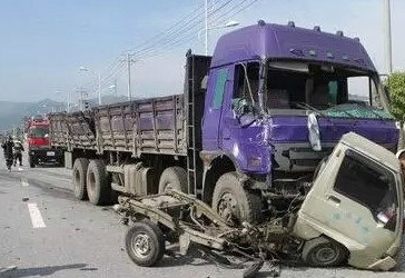 这些情况极易导致交通事故 开车的人都应该牢记