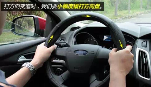 胡乱并道致事故连连 小编教你如何正确并道