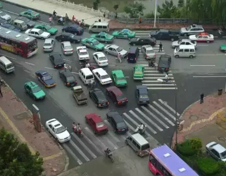 保命必看!这些路口不注意极易发生交通事故