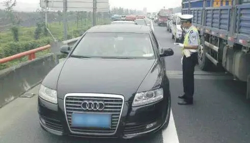 这些错误驾驶行为威胁生命 你可得注意点