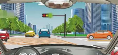 不能一次性变更两条机动车道 80%的司机都没注意