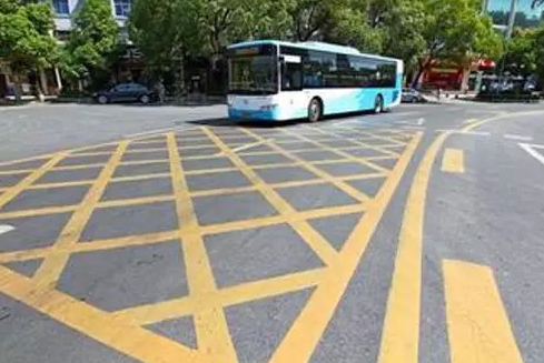 走错路想掉头怕挨罚?到底哪些路才能掉头