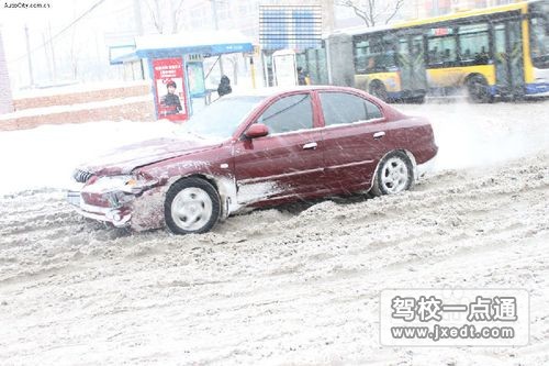 雪天驾驶.jpg